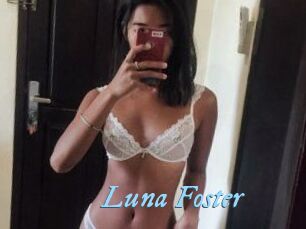 Luna_Foster