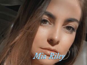 Mia_Riley