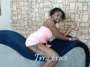 tyra_kruz DeriheruI